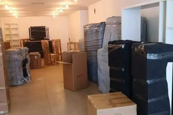 نقل اثاث في عجمان - أسطول شاحنات مجهز وطاقم فني خبير